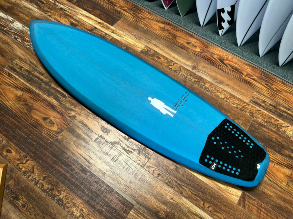 hideojet wide tail groveler with baltic blue resin tint