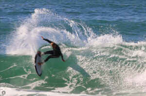 Chris Ward turn on Magnum Opus surfboard