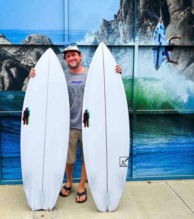 Only a surfer knows the feeling ... the feeling of a couple new freshies under your arms. 

Geoff from Ventura 36/6'0"/182lb with his 5'10" x 20 1/4" x 2 11/16" 34L #zipstitchsurfboard & 6'1" x 19 7/8" x 2 3/4" #procco2030surfboard 35L #custombuiltinthefreeworld #handmadeinventura #americansurfboardfactory #equippingyouforthejourney